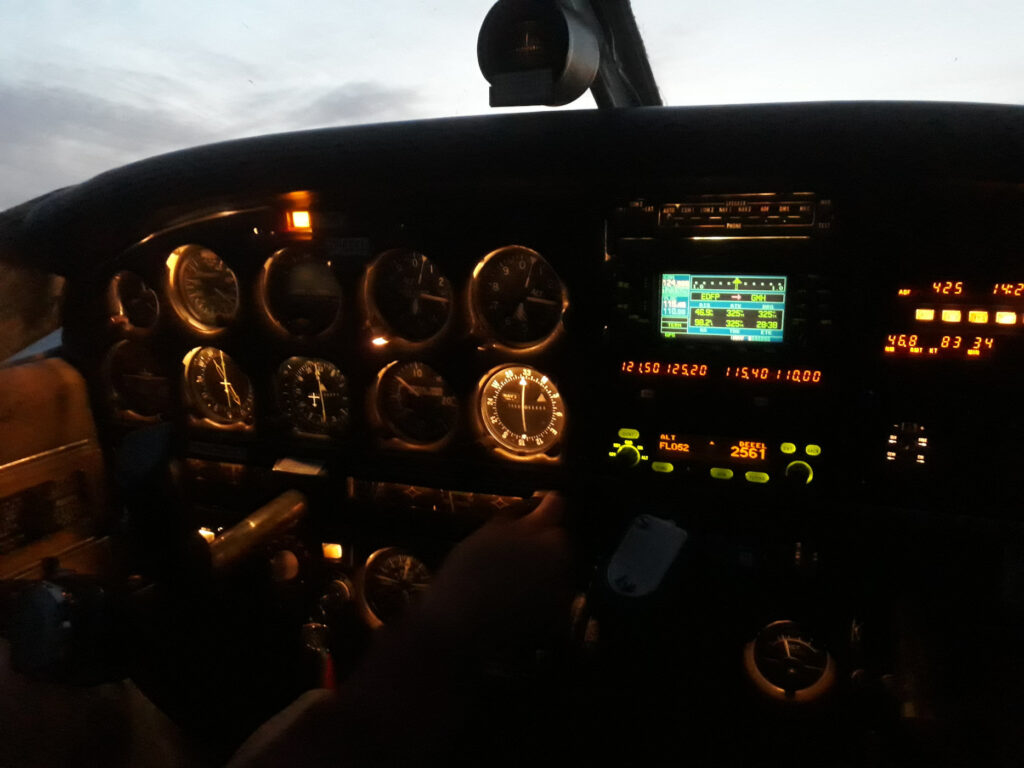 Draußen wurde es immer dunkler und im Cockpit immer gemütlicher