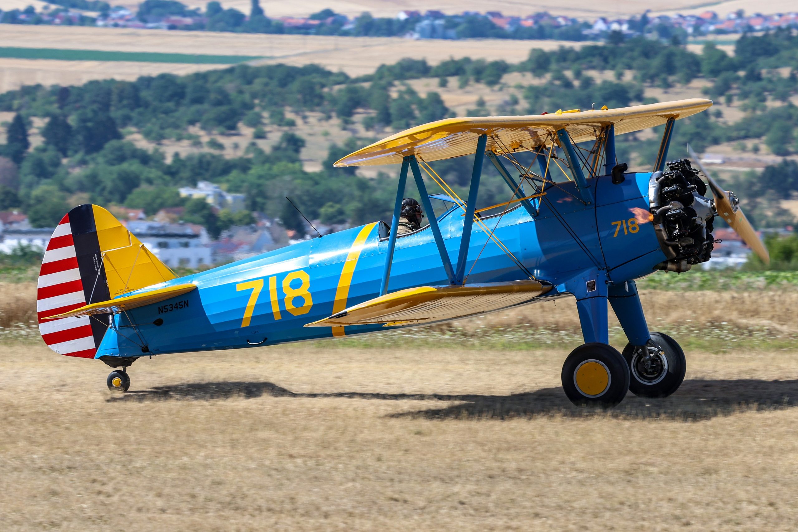 Segelflugzeug vor blauem Himmel